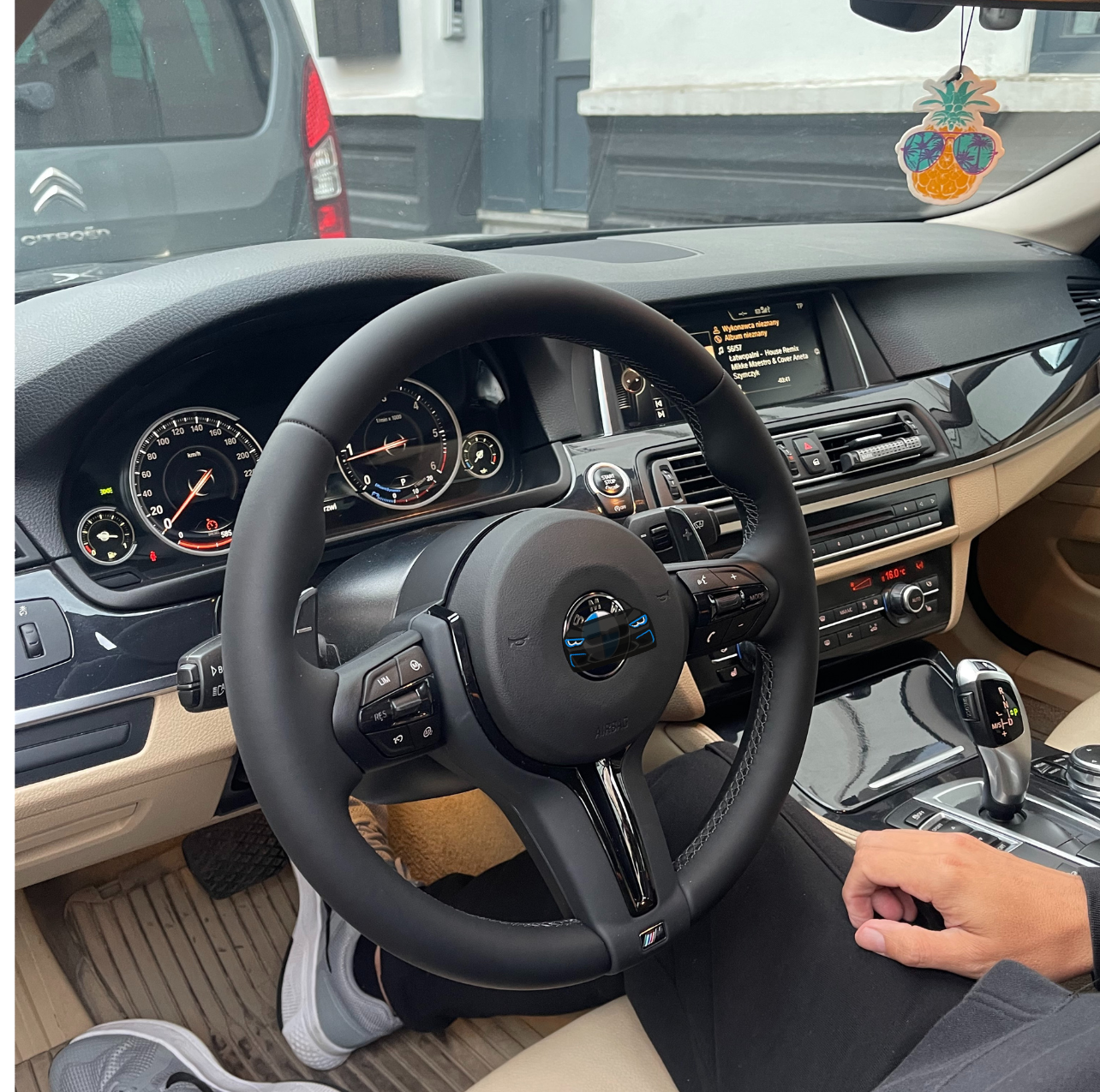 F-Series Round Steering Wheel Black Plug & Play